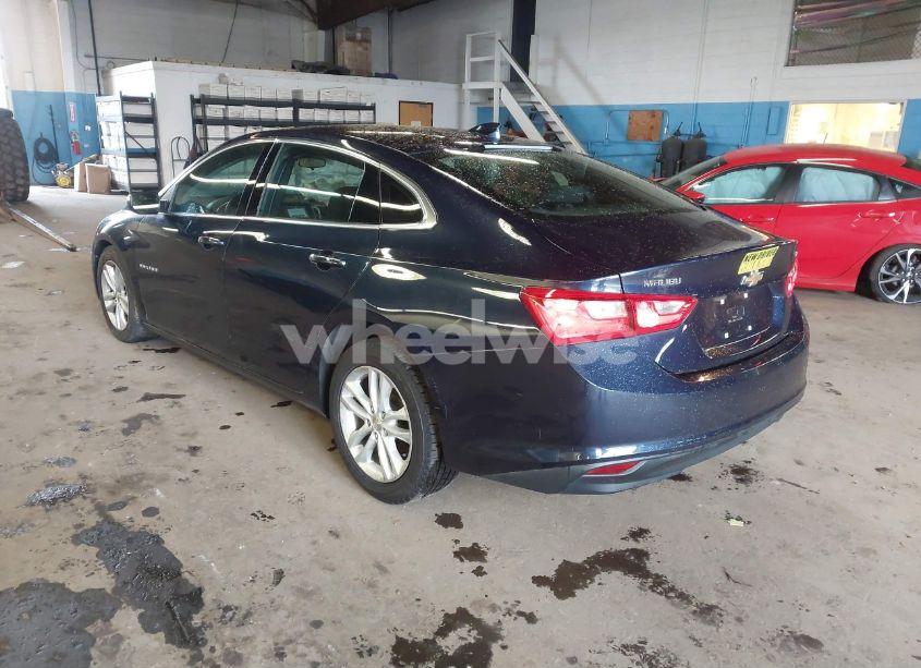 Photo 3 of 2018 Chevrolet Malibu LT (VIN 1G1ZD5ST8JF189603)