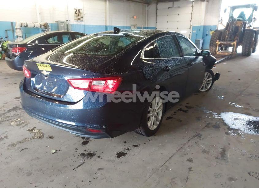 Photo 4 of 2018 Chevrolet Malibu LT (VIN 1G1ZD5ST8JF189603)