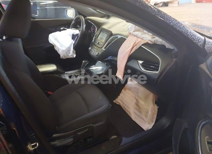 Photo 5 of 2018 Chevrolet Malibu LT (VIN 1G1ZD5ST8JF189603)