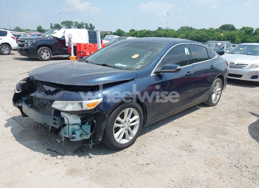 Photo 2 of 2018 Chevrolet Malibu LT (VIN 1G1ZD5ST8JF190136)