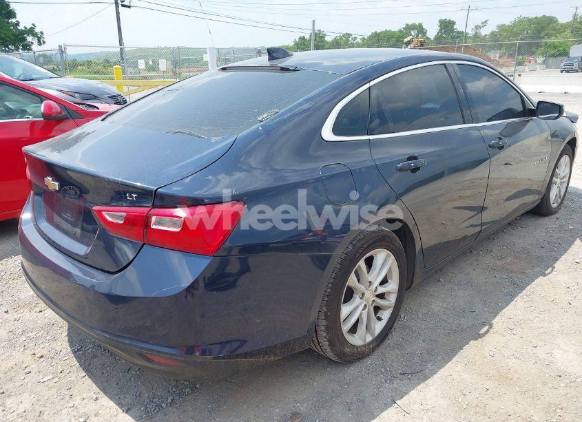 Photo 4 of 2018 Chevrolet Malibu LT (VIN 1G1ZD5ST8JF190136)