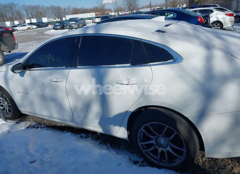 Photo 14 of 2018 Chevrolet Malibu LT (VIN 1G1ZD5ST8JF206769)