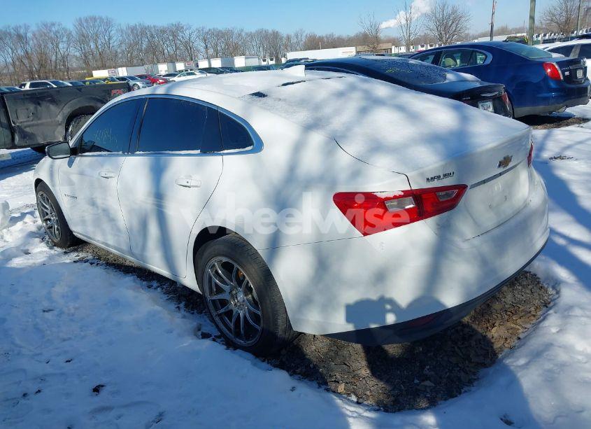 Photo 3 of 2018 Chevrolet Malibu LT (VIN 1G1ZD5ST8JF206769)