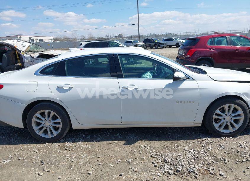 Photo 13 of 2018 Chevrolet Malibu LT (VIN 1G1ZD5ST8JF208361)