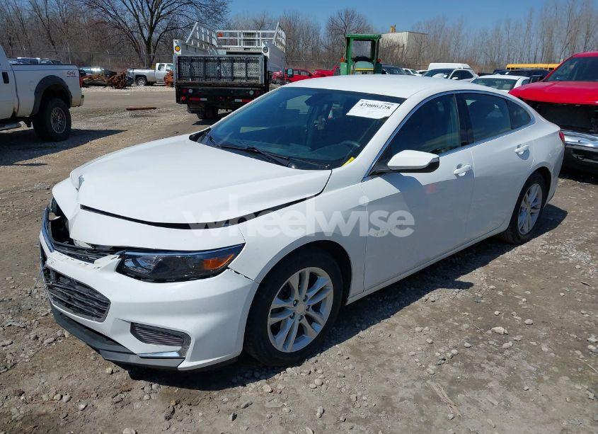Photo 2 of 2018 Chevrolet Malibu LT (VIN 1G1ZD5ST8JF208361)