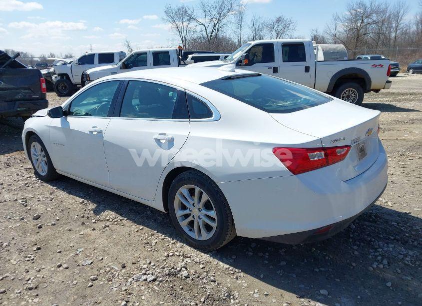 Photo 3 of 2018 Chevrolet Malibu LT (VIN 1G1ZD5ST8JF208361)