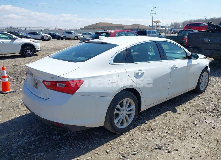 Photo 4 of 2018 Chevrolet Malibu LT (VIN 1G1ZD5ST8JF208361)