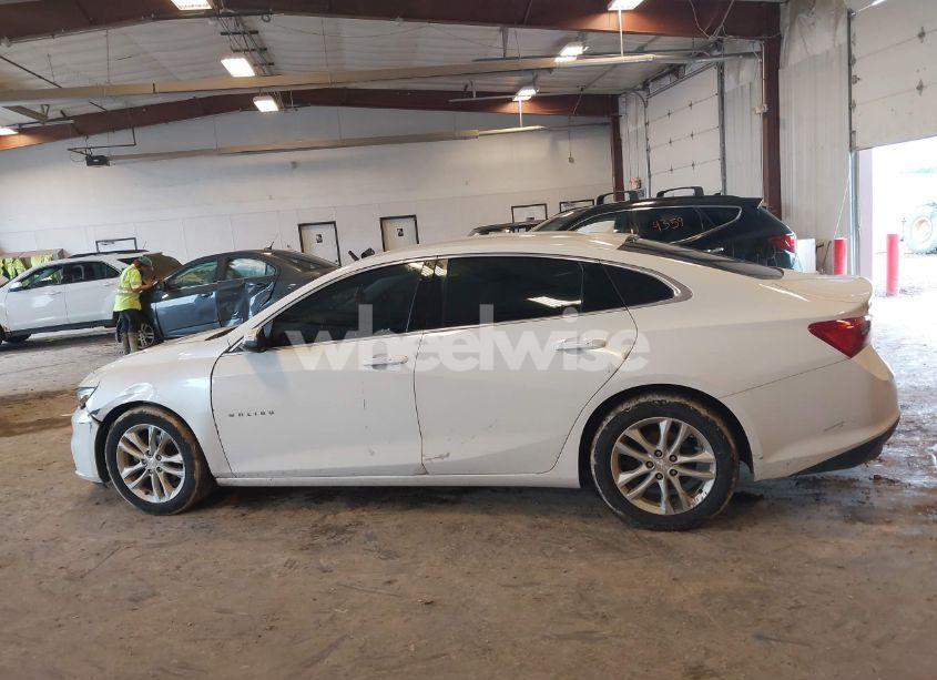 Photo 14 of 2018 Chevrolet Malibu LT (VIN 1G1ZD5ST8JF208568)