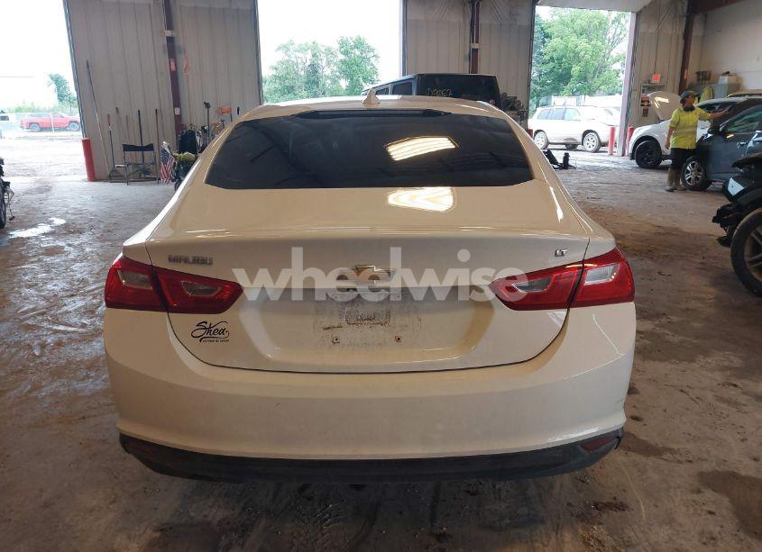 Photo 16 of 2018 Chevrolet Malibu LT (VIN 1G1ZD5ST8JF208568)