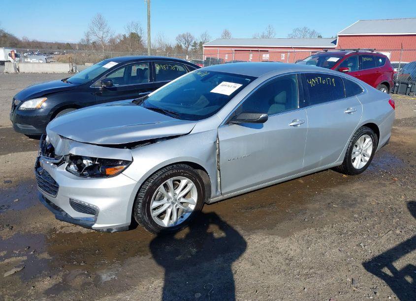 Photo 2 of 2018 Chevrolet Malibu LT (VIN 1G1ZD5ST8JF229436)