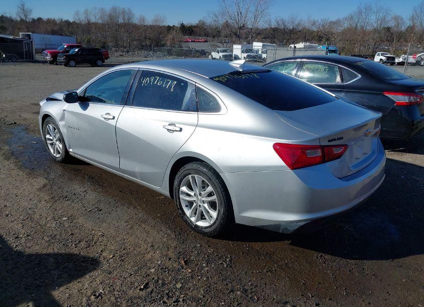 Photo 3 of 2018 Chevrolet Malibu LT (VIN 1G1ZD5ST8JF229436)