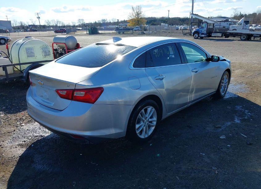Photo 4 of 2018 Chevrolet Malibu LT (VIN 1G1ZD5ST8JF229436)