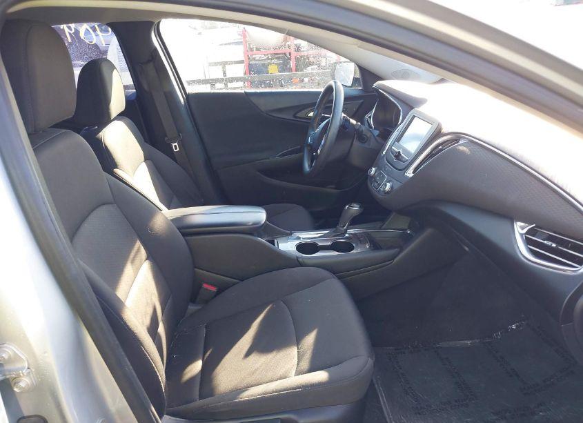 Photo 5 of 2018 Chevrolet Malibu LT (VIN 1G1ZD5ST8JF229436)