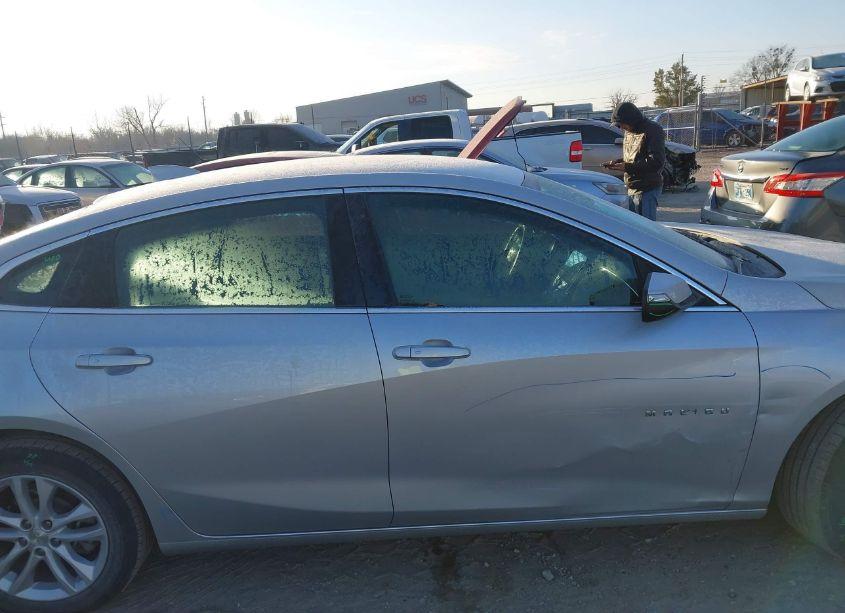 Photo 14 of 2018 Chevrolet Malibu LT (VIN 1G1ZD5ST8JF232689)