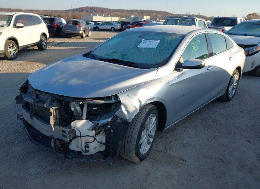 Photo 2 of 2018 Chevrolet Malibu LT (VIN 1G1ZD5ST8JF232689)