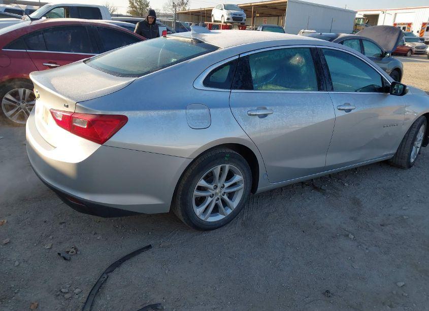 Photo 4 of 2018 Chevrolet Malibu LT (VIN 1G1ZD5ST8JF232689)