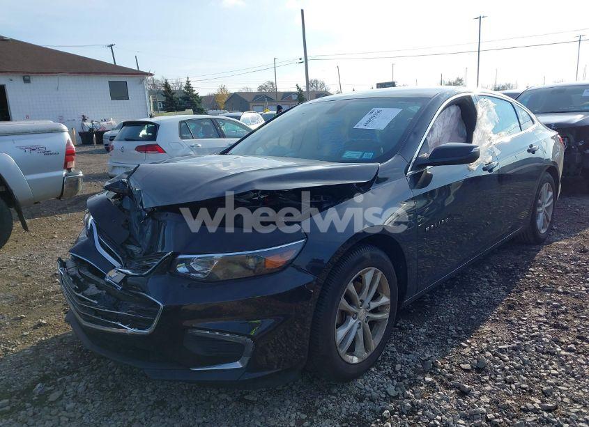 Photo 2 of 2018 Chevrolet Malibu LT (VIN 1G1ZD5ST8JF232806)