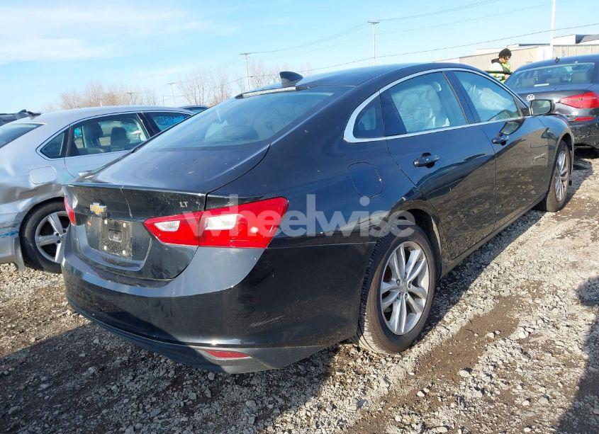 Photo 4 of 2018 Chevrolet Malibu LT (VIN 1G1ZD5ST8JF232806)