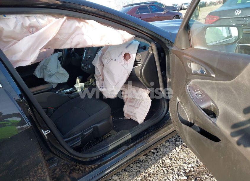 Photo 5 of 2018 Chevrolet Malibu LT (VIN 1G1ZD5ST8JF232806)