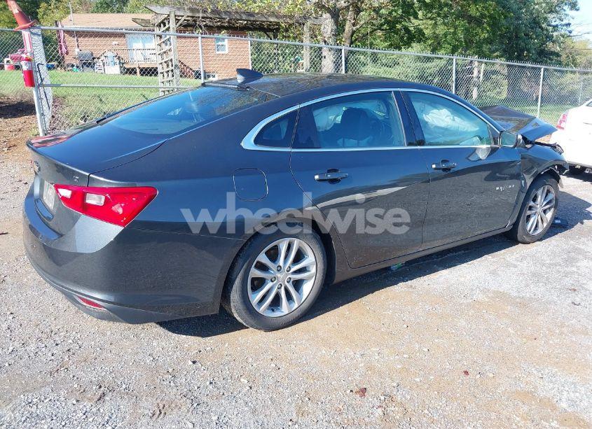 Photo 4 of 2018 Chevrolet Malibu LT (VIN 1G1ZD5ST8JF242266)