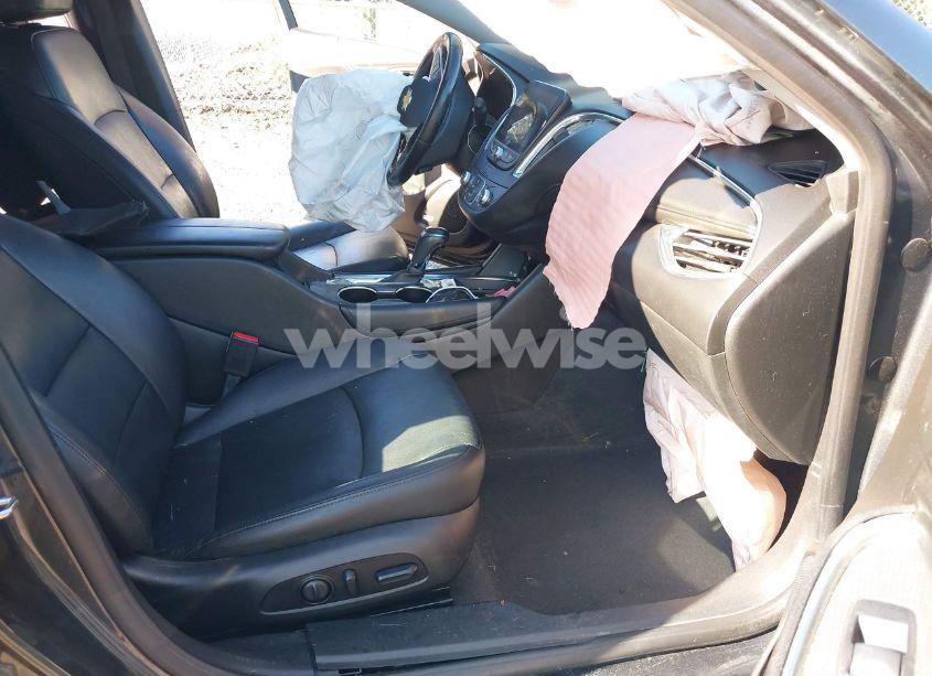 Photo 5 of 2018 Chevrolet Malibu LT (VIN 1G1ZD5ST8JF242266)