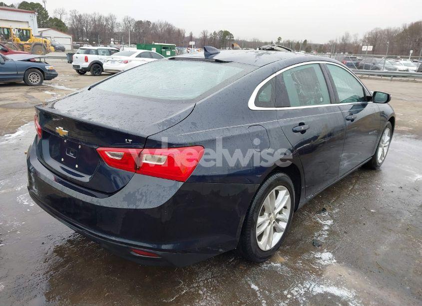 Photo 4 of 2018 Chevrolet Malibu LT (VIN 1G1ZD5ST8JF248388)