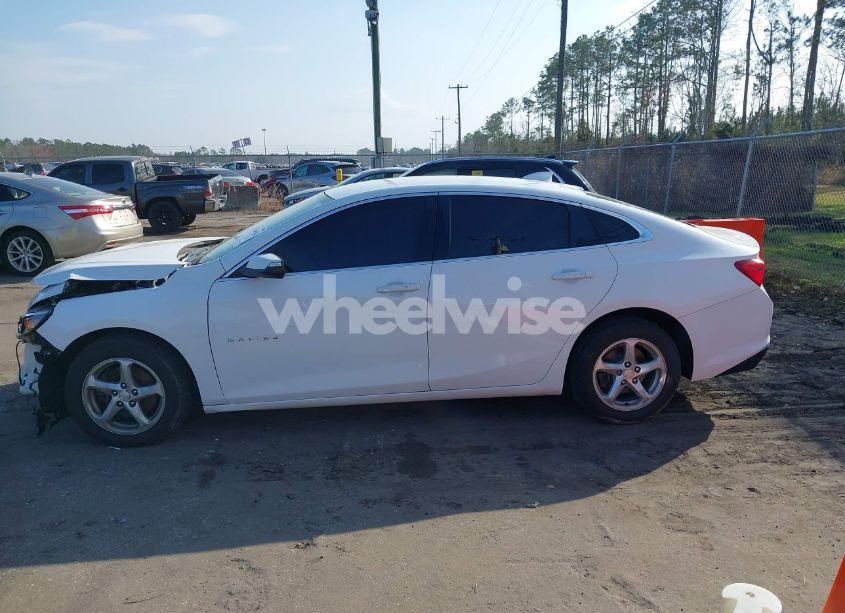 Photo 14 of 2018 Chevrolet Malibu LT (VIN 1G1ZD5ST8JF249797)