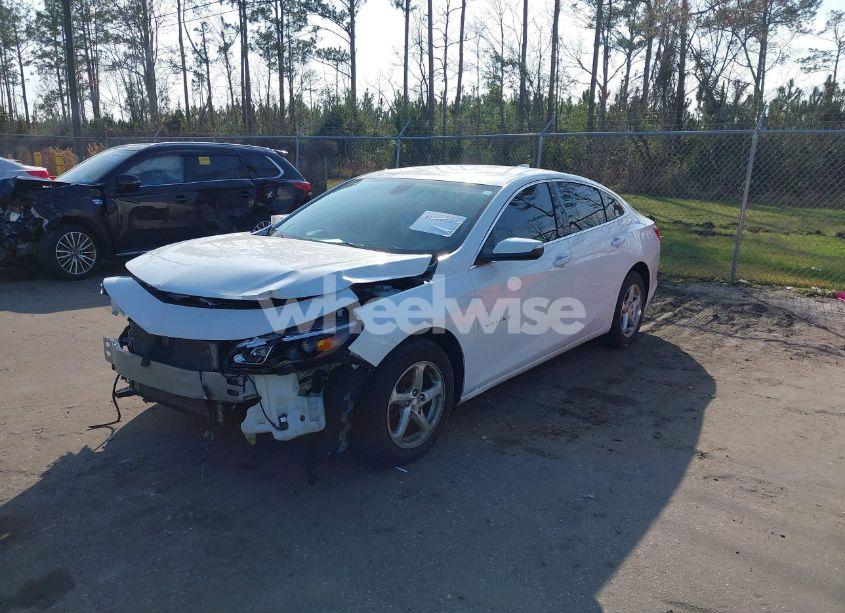 Photo 2 of 2018 Chevrolet Malibu LT (VIN 1G1ZD5ST8JF249797)