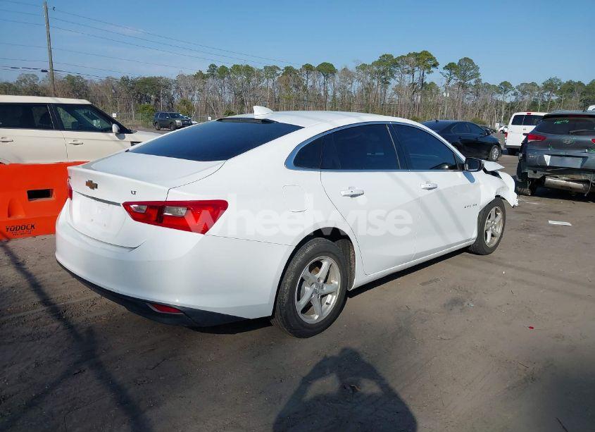 Photo 4 of 2018 Chevrolet Malibu LT (VIN 1G1ZD5ST8JF249797)