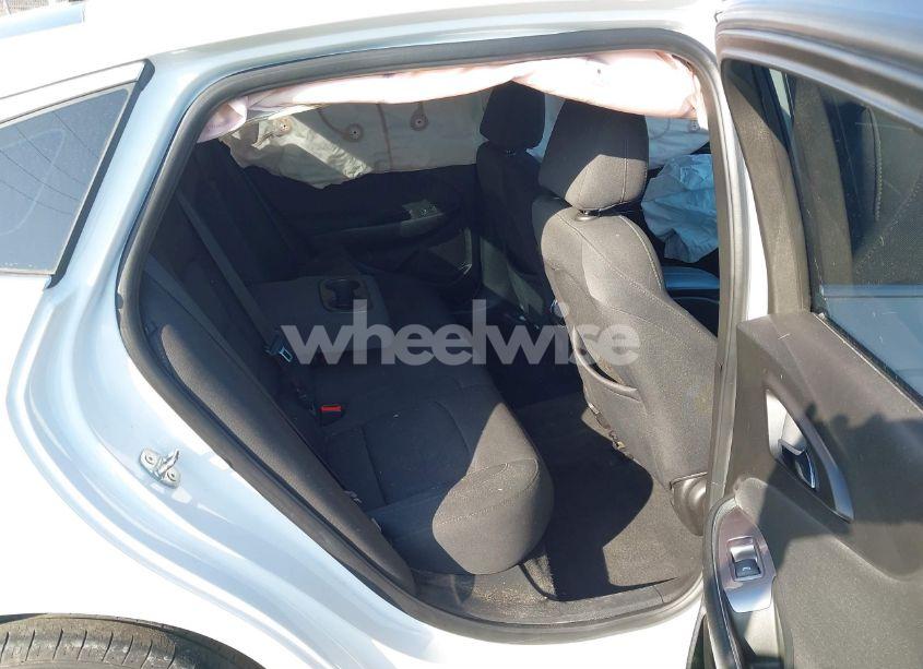 Photo 8 of 2018 Chevrolet Malibu LT (VIN 1G1ZD5ST8JF249797)