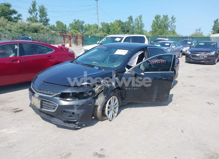 Photo 2 of 2018 Chevrolet Malibu LT (VIN 1G1ZD5ST8JF262467)