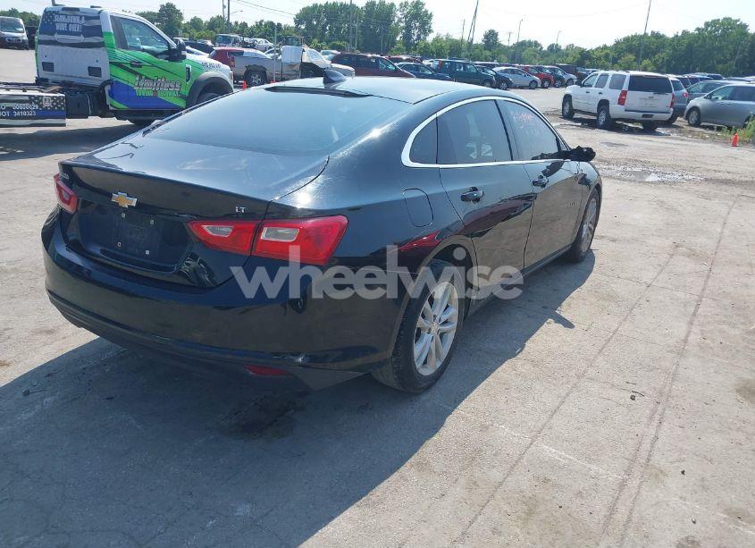 Photo 4 of 2018 Chevrolet Malibu LT (VIN 1G1ZD5ST8JF262467)