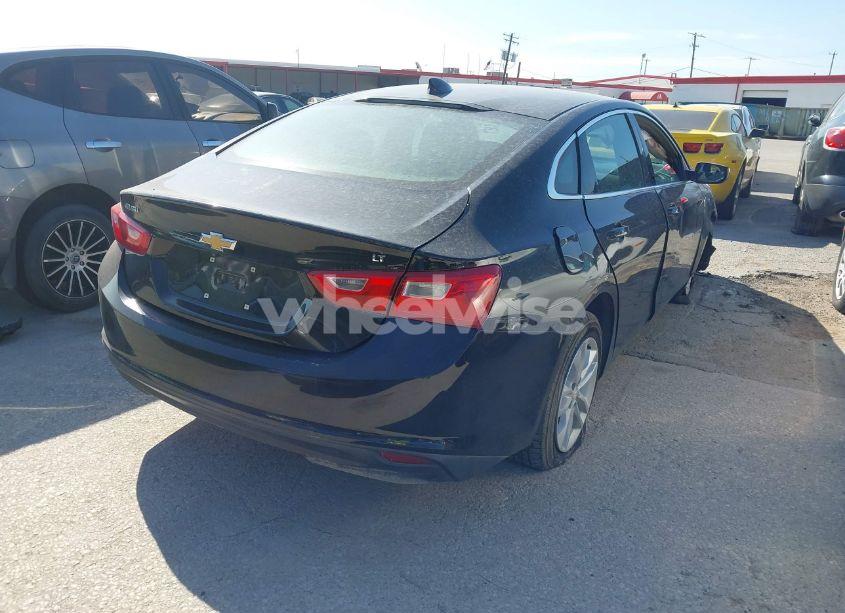 Photo 4 of 2018 Chevrolet Malibu LT (VIN 1G1ZD5ST8JF267149)