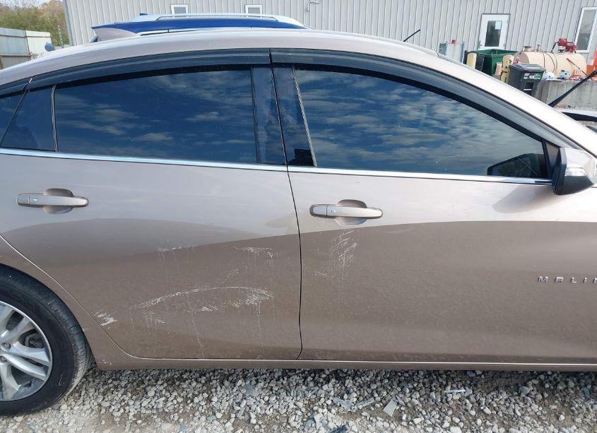 Photo 13 of 2018 Chevrolet Malibu LT (VIN 1G1ZD5ST8JF267930)