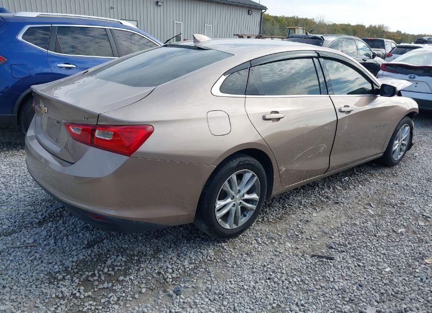 Photo 4 of 2018 Chevrolet Malibu LT (VIN 1G1ZD5ST8JF267930)