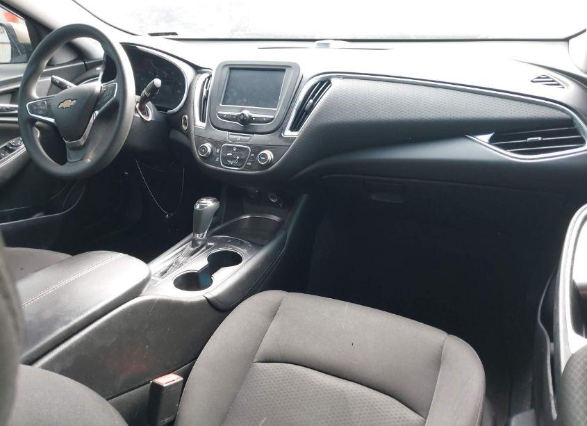 Photo 5 of 2018 Chevrolet Malibu LT (VIN 1G1ZD5ST8JF267930)