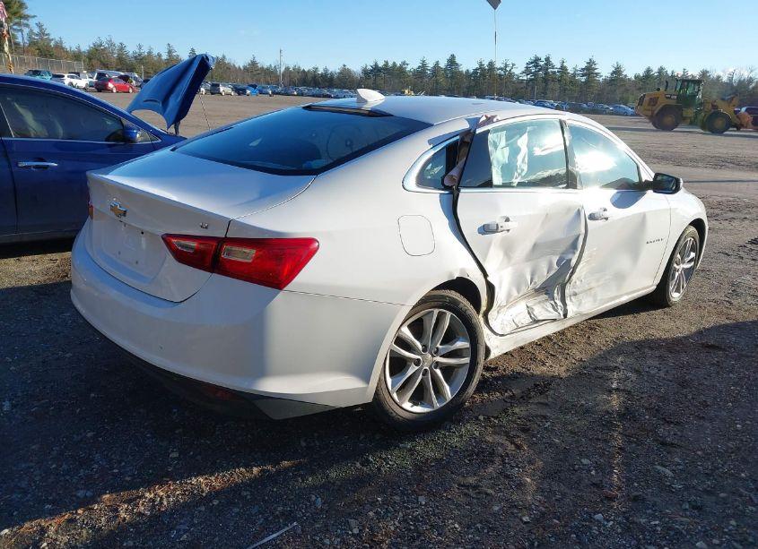 Photo 4 of 2018 Chevrolet Malibu LT (VIN 1G1ZD5ST8JF272755)