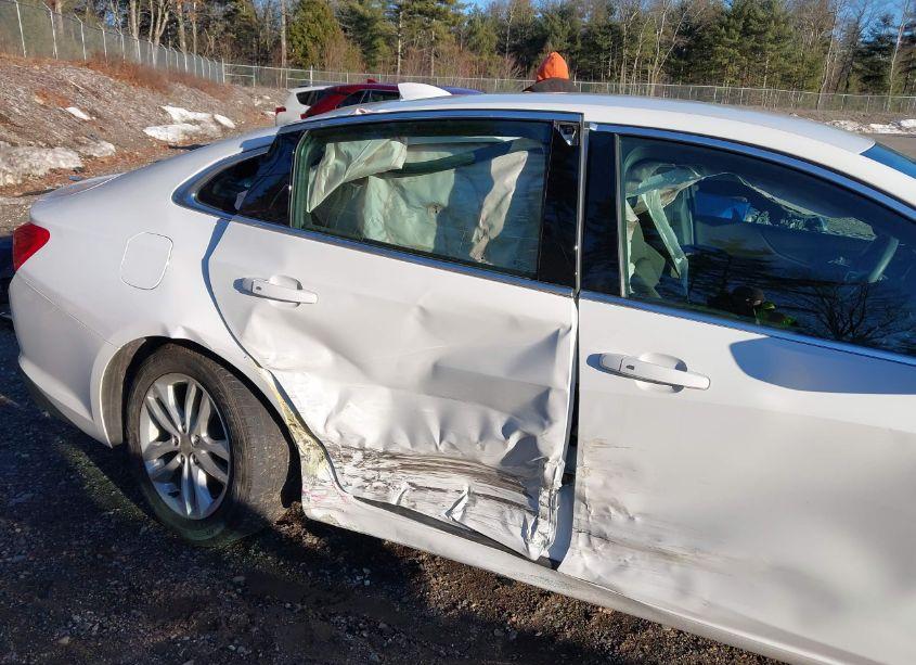 Photo 6 of 2018 Chevrolet Malibu LT (VIN 1G1ZD5ST8JF272755)