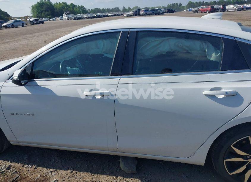 Photo 14 of 2018 Chevrolet Malibu LT (VIN 1G1ZD5ST8JF278944)