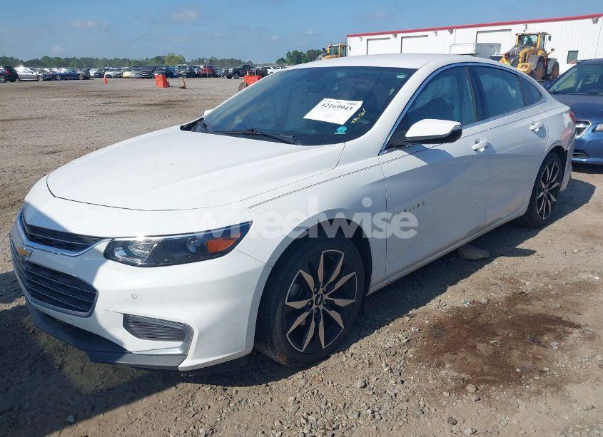 Photo 2 of 2018 Chevrolet Malibu LT (VIN 1G1ZD5ST8JF278944)