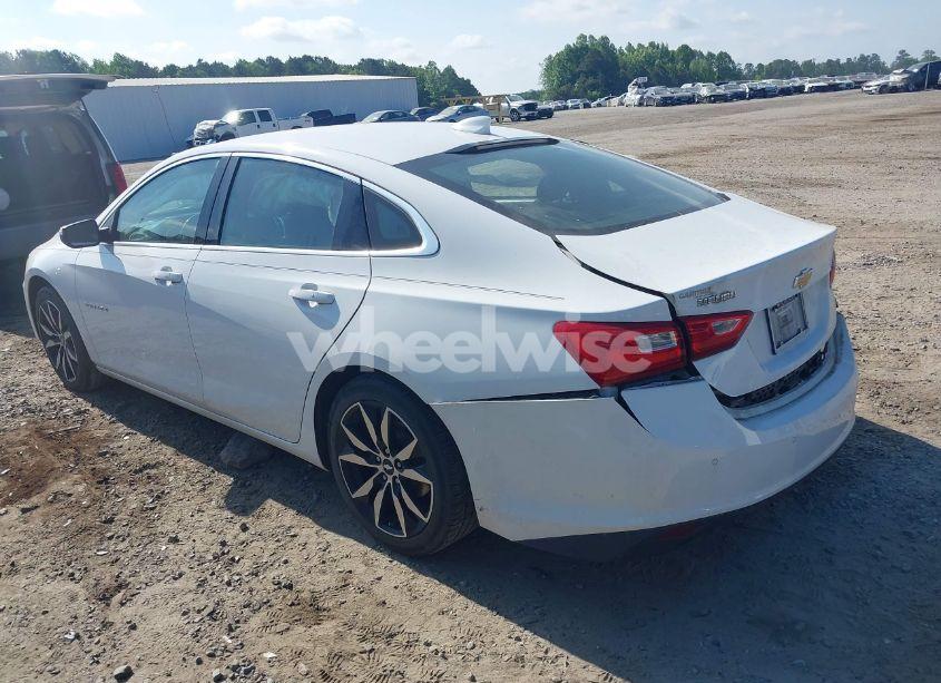 Photo 3 of 2018 Chevrolet Malibu LT (VIN 1G1ZD5ST8JF278944)