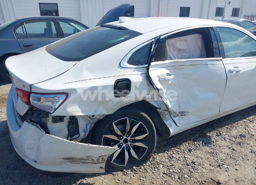 Photo 6 of 2018 Chevrolet Malibu LT (VIN 1G1ZD5ST8JF278944)