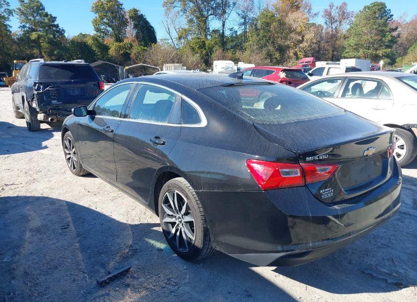 Photo 3 of 2018 Chevrolet Malibu LT (VIN 1G1ZD5ST8JF280192)