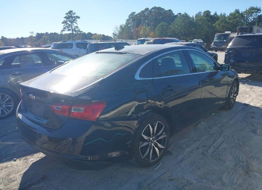 Photo 4 of 2018 Chevrolet Malibu LT (VIN 1G1ZD5ST8JF280192)