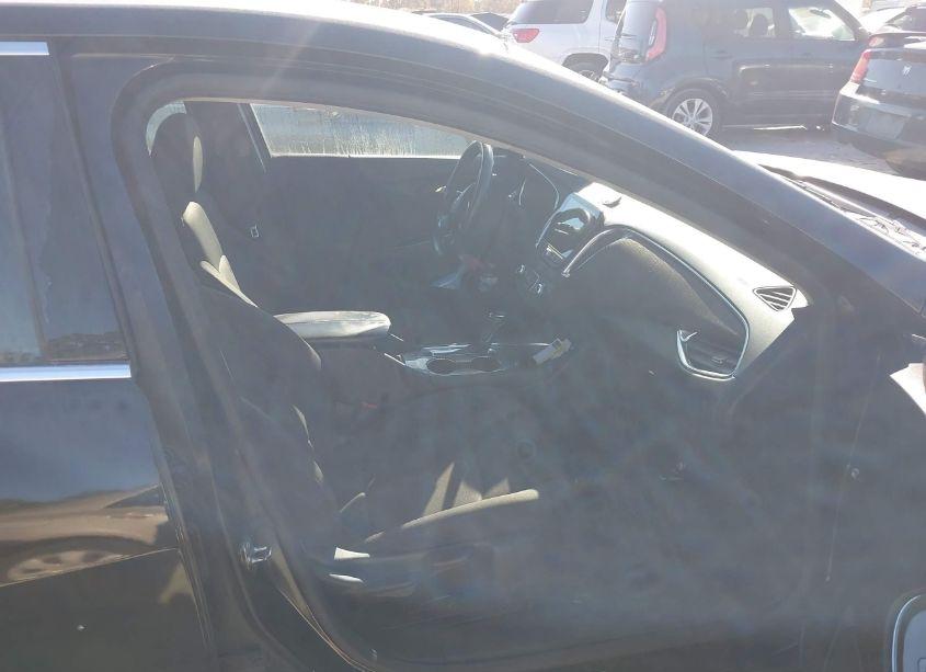 Photo 5 of 2018 Chevrolet Malibu LT (VIN 1G1ZD5ST8JF280192)