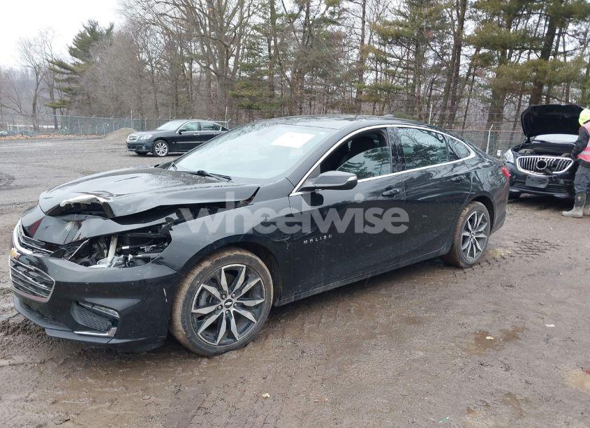 Photo 2 of 2018 Chevrolet Malibu LT (VIN 1G1ZD5ST8JF285103)