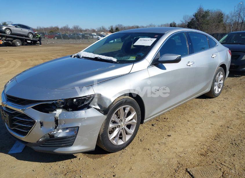 Photo 2 of 2019 Chevrolet Malibu LT (VIN 1G1ZD5ST8KF105331)