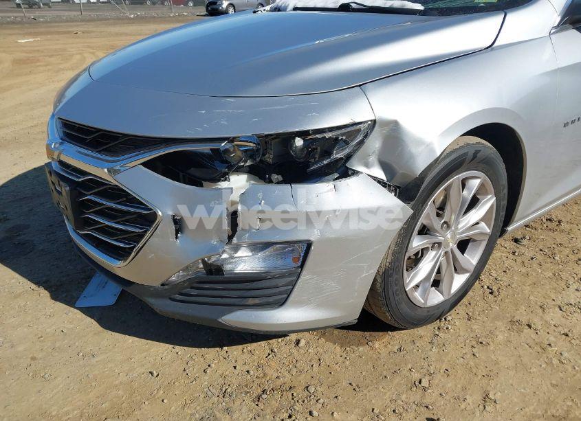 Photo 6 of 2019 Chevrolet Malibu LT (VIN 1G1ZD5ST8KF105331)