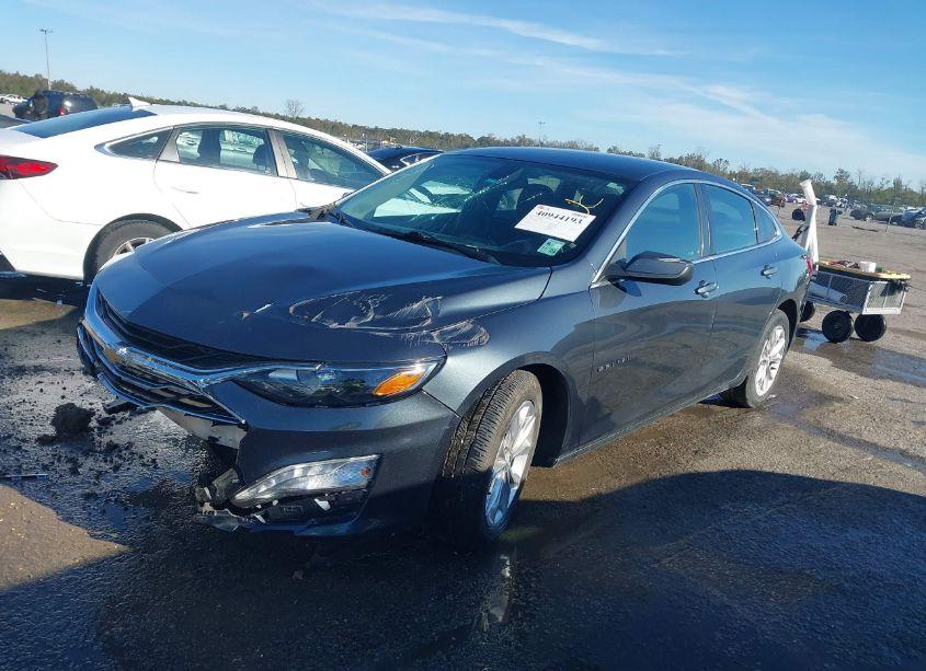Photo 2 of 2019 Chevrolet Malibu LT (VIN 1G1ZD5ST8KF110724)