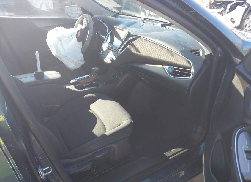 Photo 5 of 2019 Chevrolet Malibu LT (VIN 1G1ZD5ST8KF110724)
